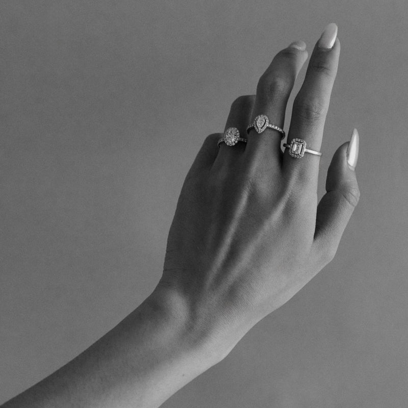 Halo solitaire ring
