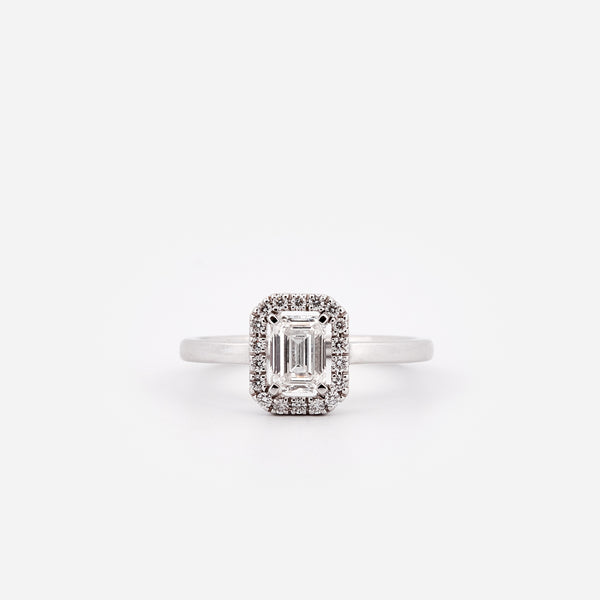 Anello solitario taglio smeraldo