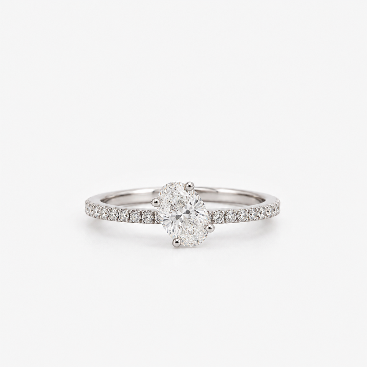 Anello solitario taglio ovale