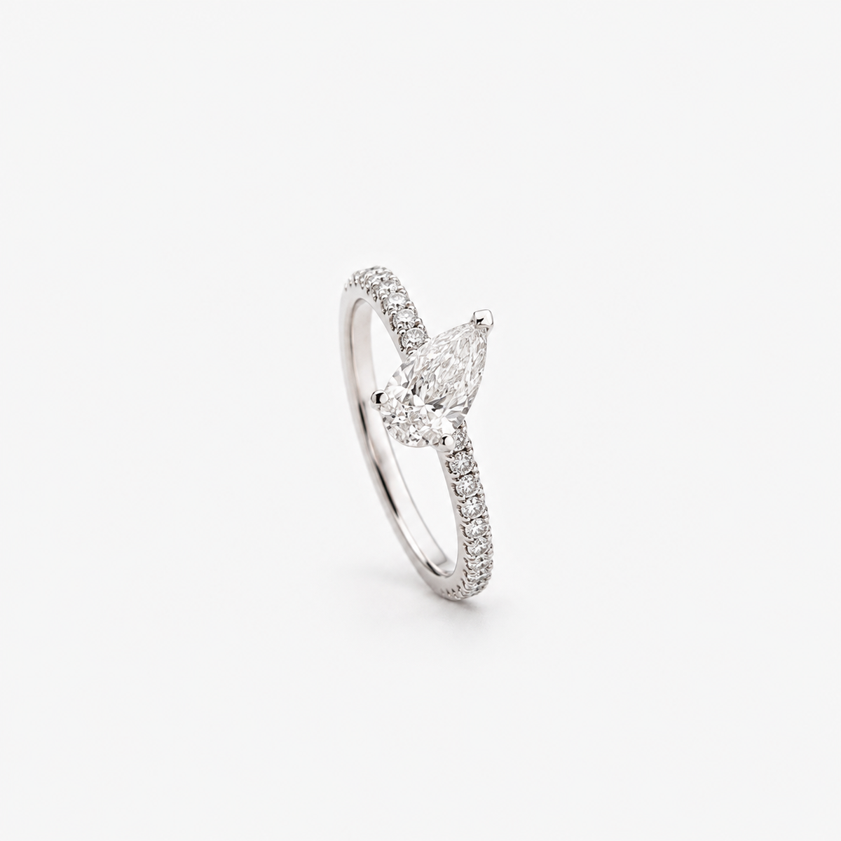 Anello solitario taglio goccia