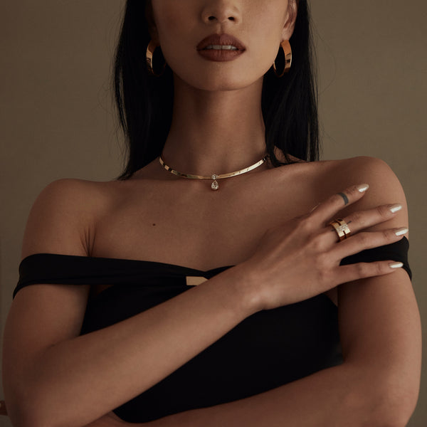 Choker Outstanding